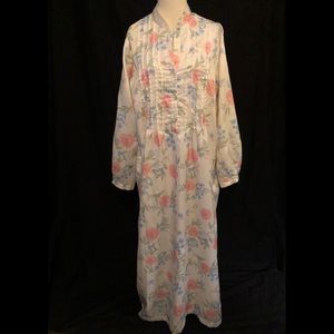 EUC Shadowline Gown Sleepwear Size Medium